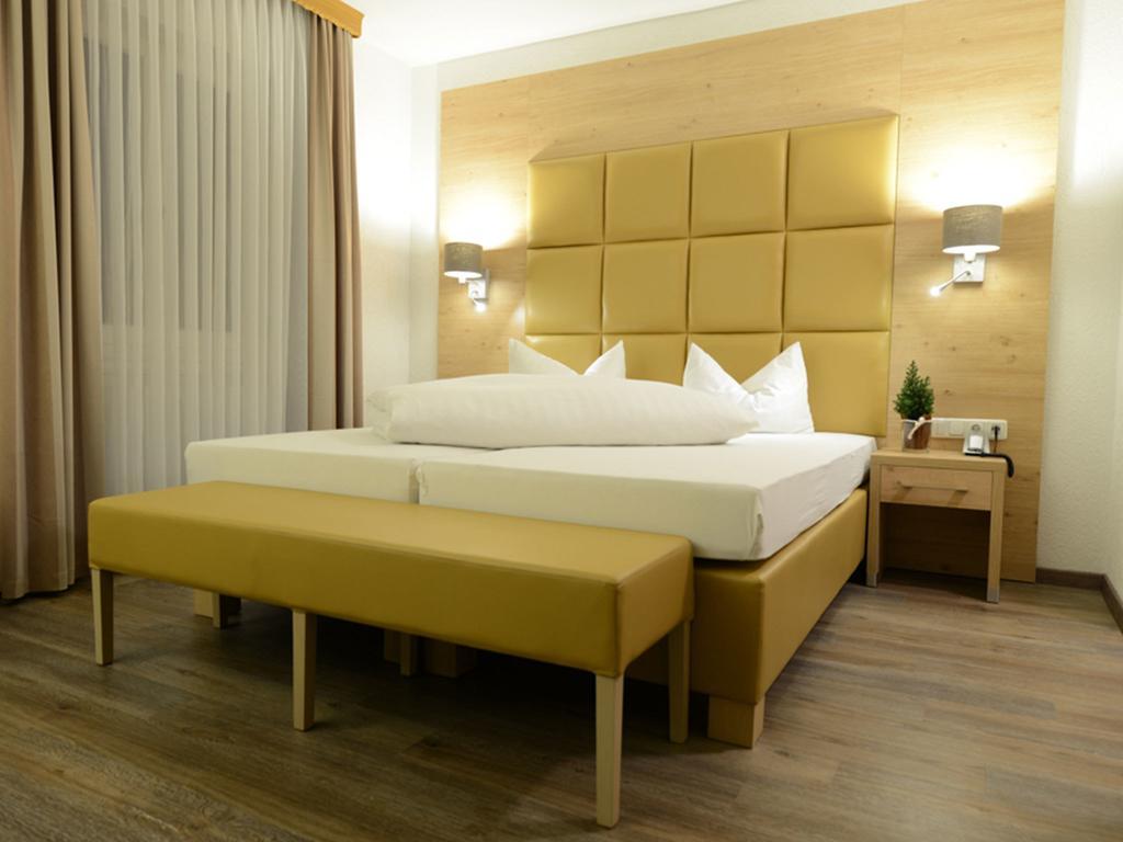 Land-Gut Hotel Zum Loewen Garni Marktheidenfeld Szoba fotó