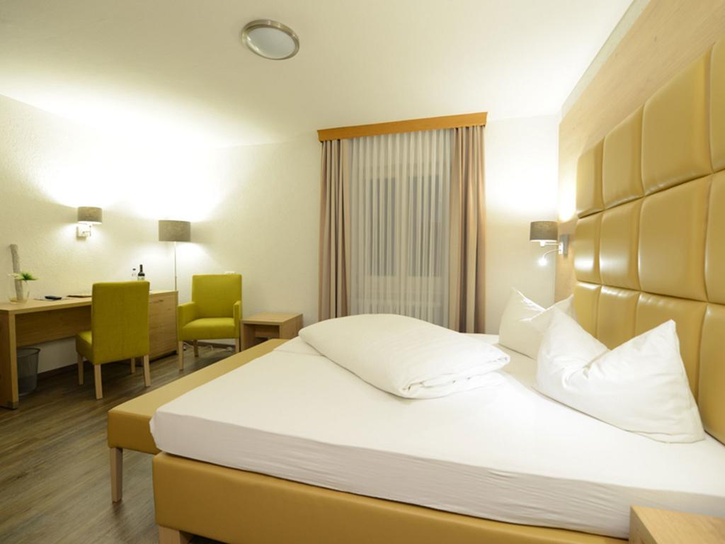 Land-Gut Hotel Zum Loewen Garni Marktheidenfeld Szoba fotó