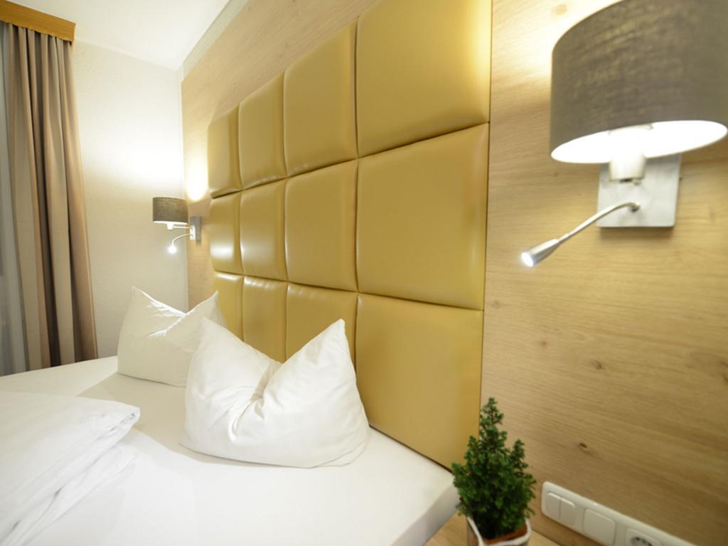 Land-Gut Hotel Zum Loewen Garni Marktheidenfeld Szoba fotó