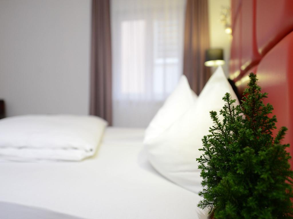 Land-Gut Hotel Zum Loewen Garni Marktheidenfeld Szoba fotó