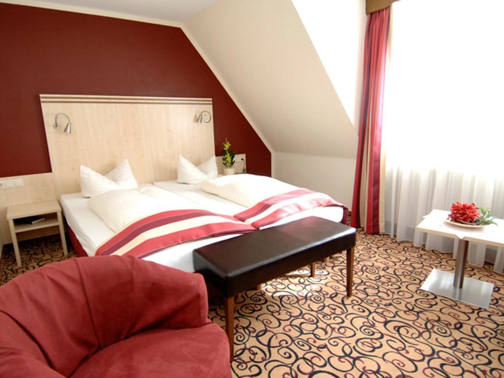Land-Gut Hotel Zum Loewen Garni Marktheidenfeld Szoba fotó