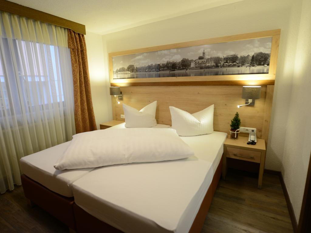Land-Gut Hotel Zum Loewen Garni Marktheidenfeld Szoba fotó