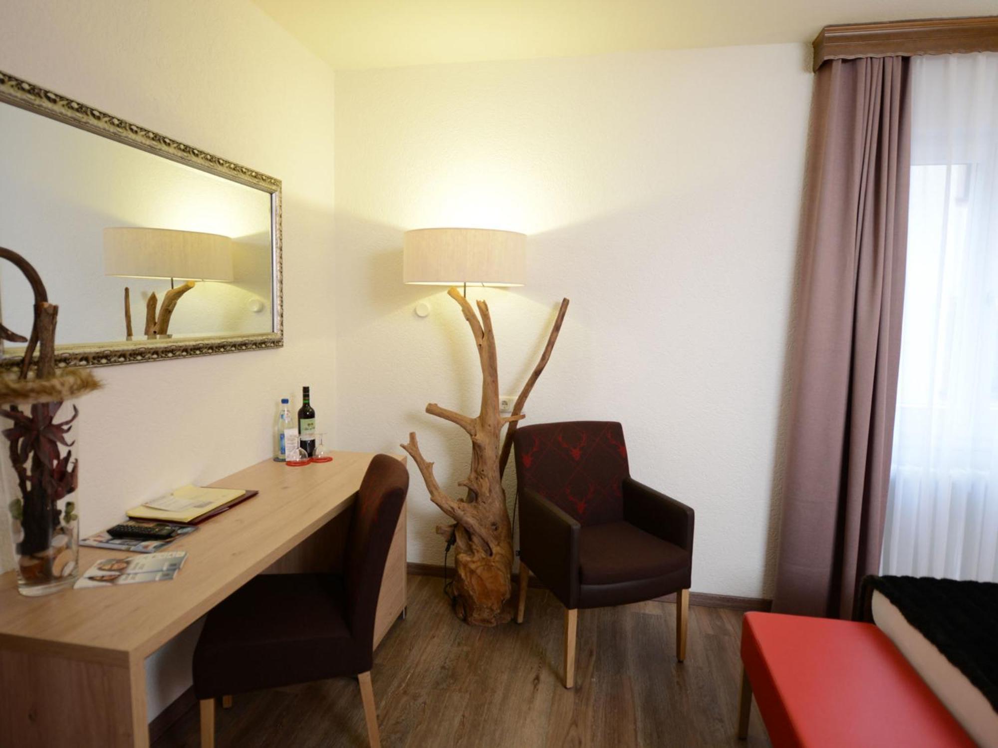 Land-Gut Hotel Zum Loewen Garni Marktheidenfeld Szoba fotó